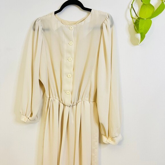 Long Sleeve Vintage Lace Front Cream Dress - Picture 3 of 11
